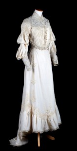 Robe de mariée provenant de la famille Lohest composée d‘un corsage et d’une jupe, Liège, 1900.