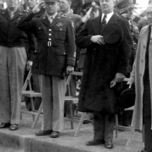 Eisenhower am ersten Gedenktag in Henri-Chapelle-1945