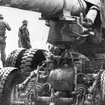 Obusier M1 allemand affrontant la 1re armée US