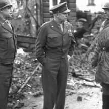 Les généraux Bradley, Eisenhower et Patton