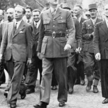 26 août 1944, De Gaulle près de l'Arc de Triomphe