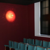 Reconstitution d'une salle de cinéma de quartier des années '60.