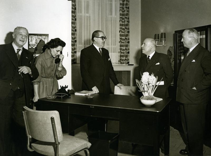 FHMW/ Irène VRANCKEN -PIRSON entourée d'Arille Carlier et Maurice Destenay, le jour de l'inauguration 1956-001